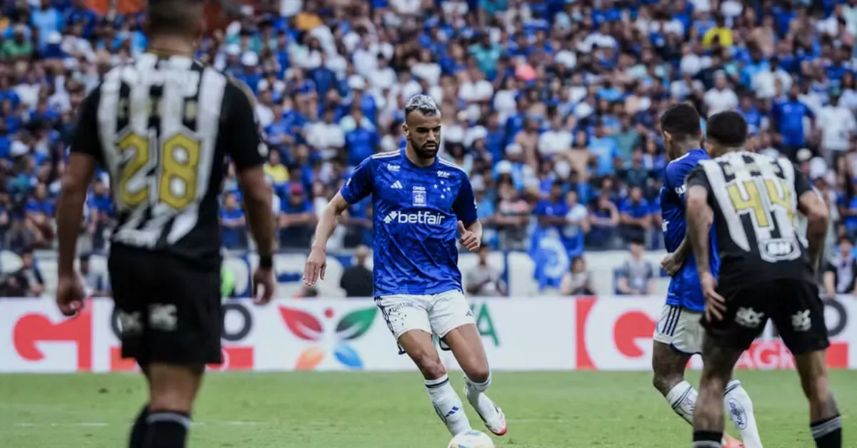 Felipe Melo Detona Fabrício Bruno e Consagra Hulk no Clássico